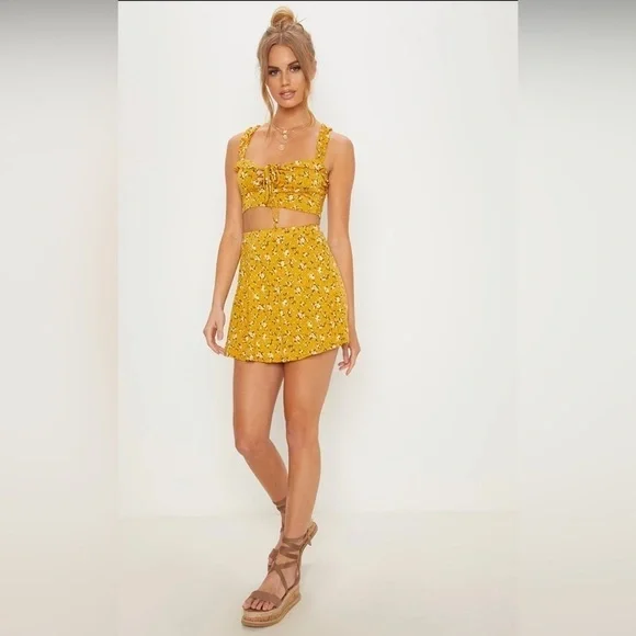NWT Pretty Little Thing Mustard Ditsy Floral Skater Skirt in US 4 - Picture 6 of 6